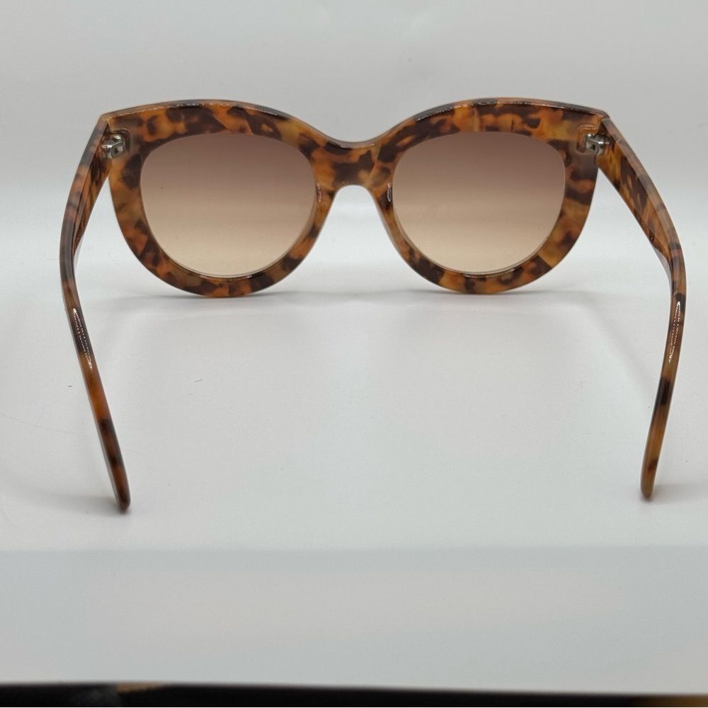 EXPRESS Bold Rim Sunglasses - Picture 5 of 8